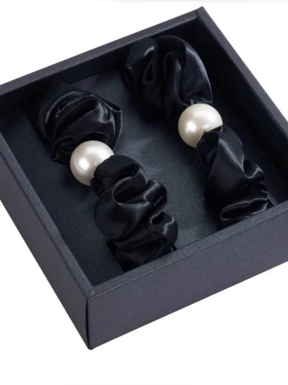 New In Box Blissy’s Pearl & Black 2-Piece Scrunchie Pack 100% Pure Mulberry Silk